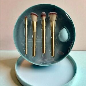 Nicole miller NEW YORK
Makeup Blending COLLECTION Brush Set with Case